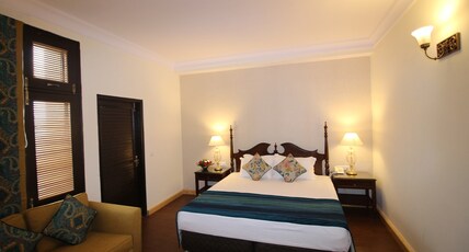 The Oaktree House Room Type - Luxury Room | Balcony| Valley views