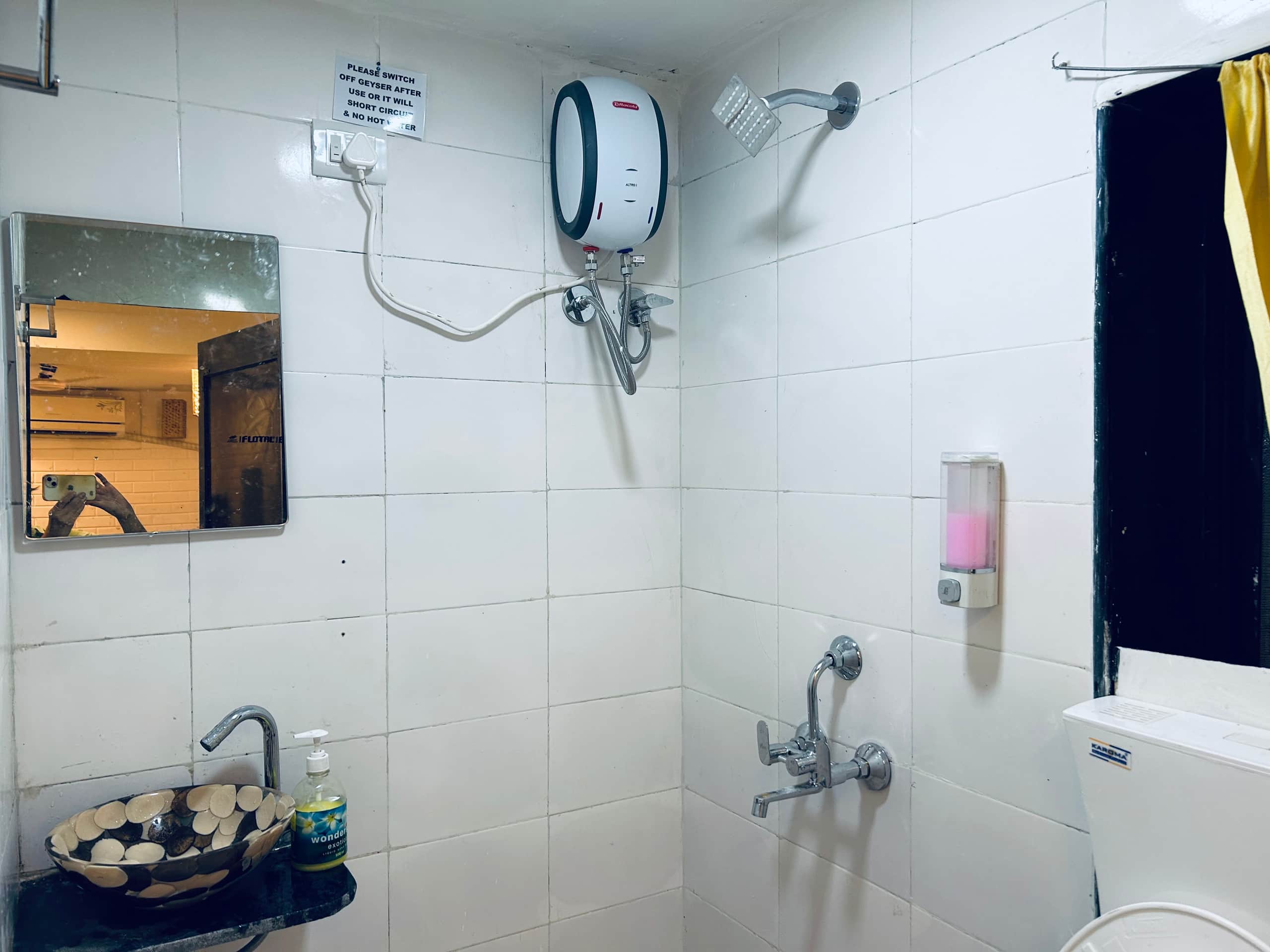 2 bedroom apt in Bandra - Tap to explore photos