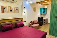 Rustic Brown By Red Hook   Centrally Located