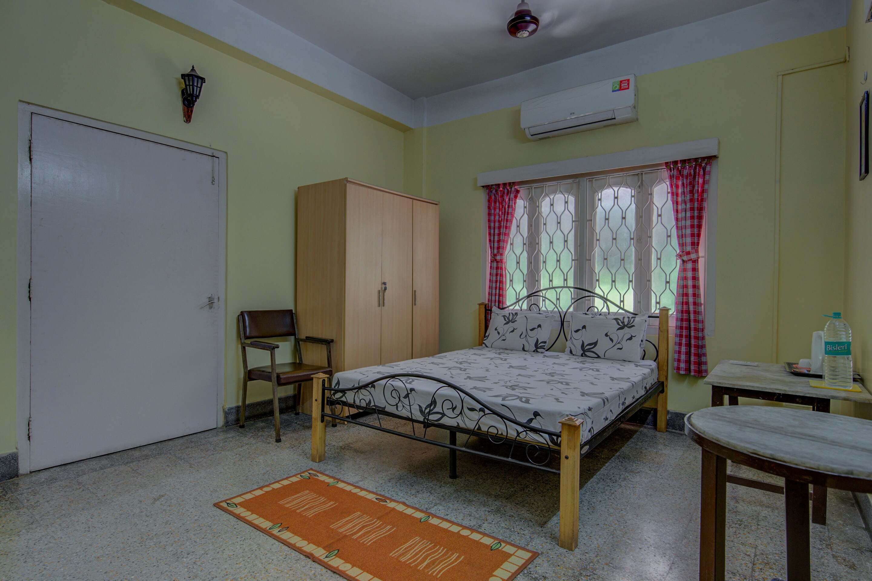 The Lake Town Homestay - Tap to explore photos