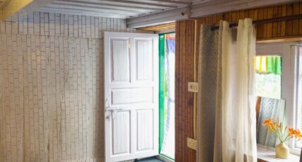 Seasons Homestay Room Type - Deluxe Room