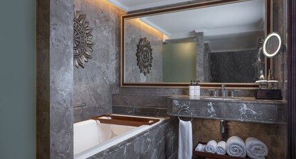 InterContinental Bali Resort Room Type - 1 King Premium Mezzanine Singaraja Space Access