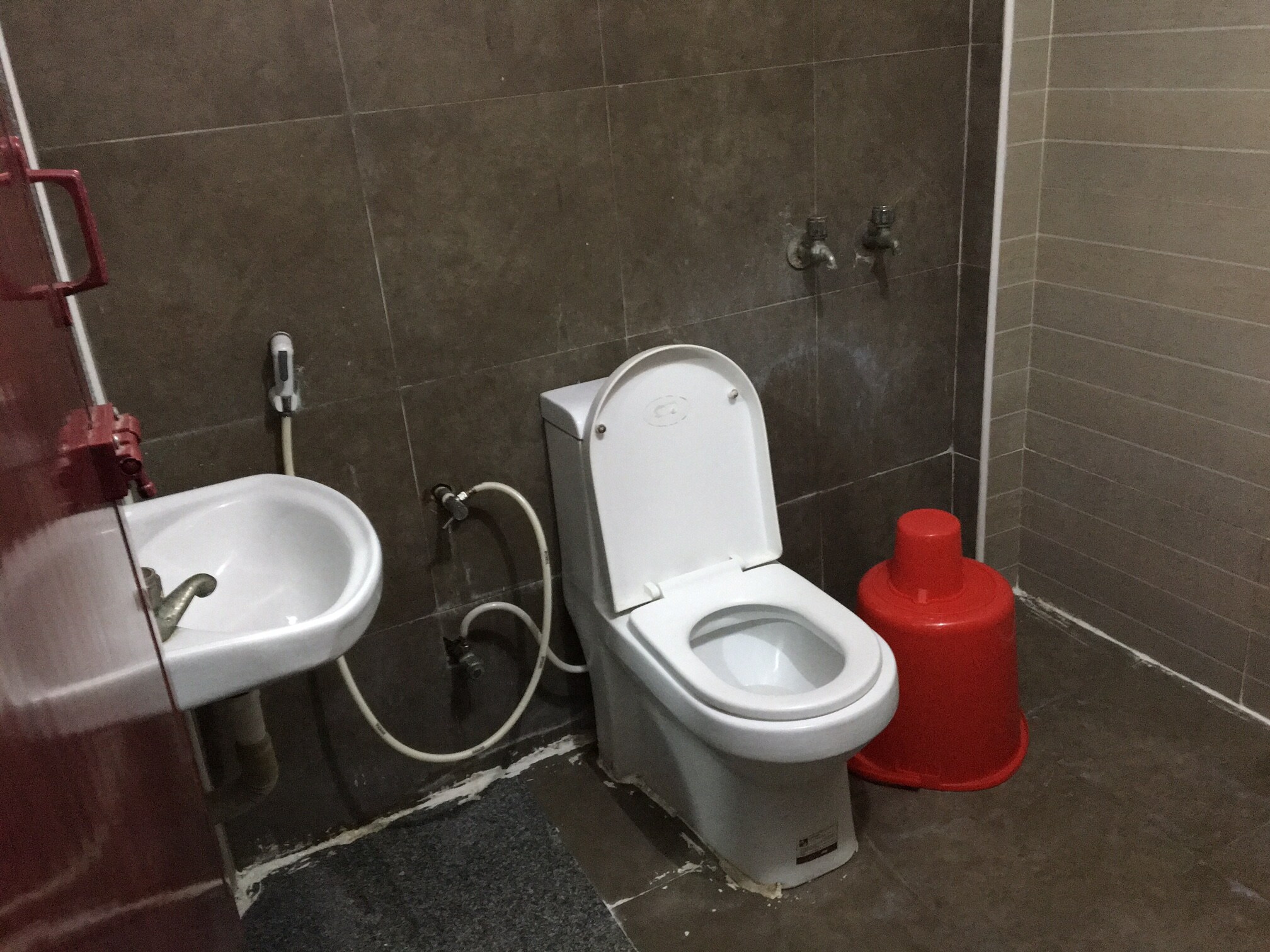 VICTORY MANSION - Tap to explore photos