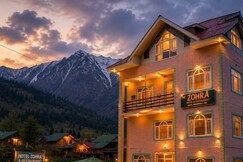 THE ZOHRA HOTEL AND RESTAURANT