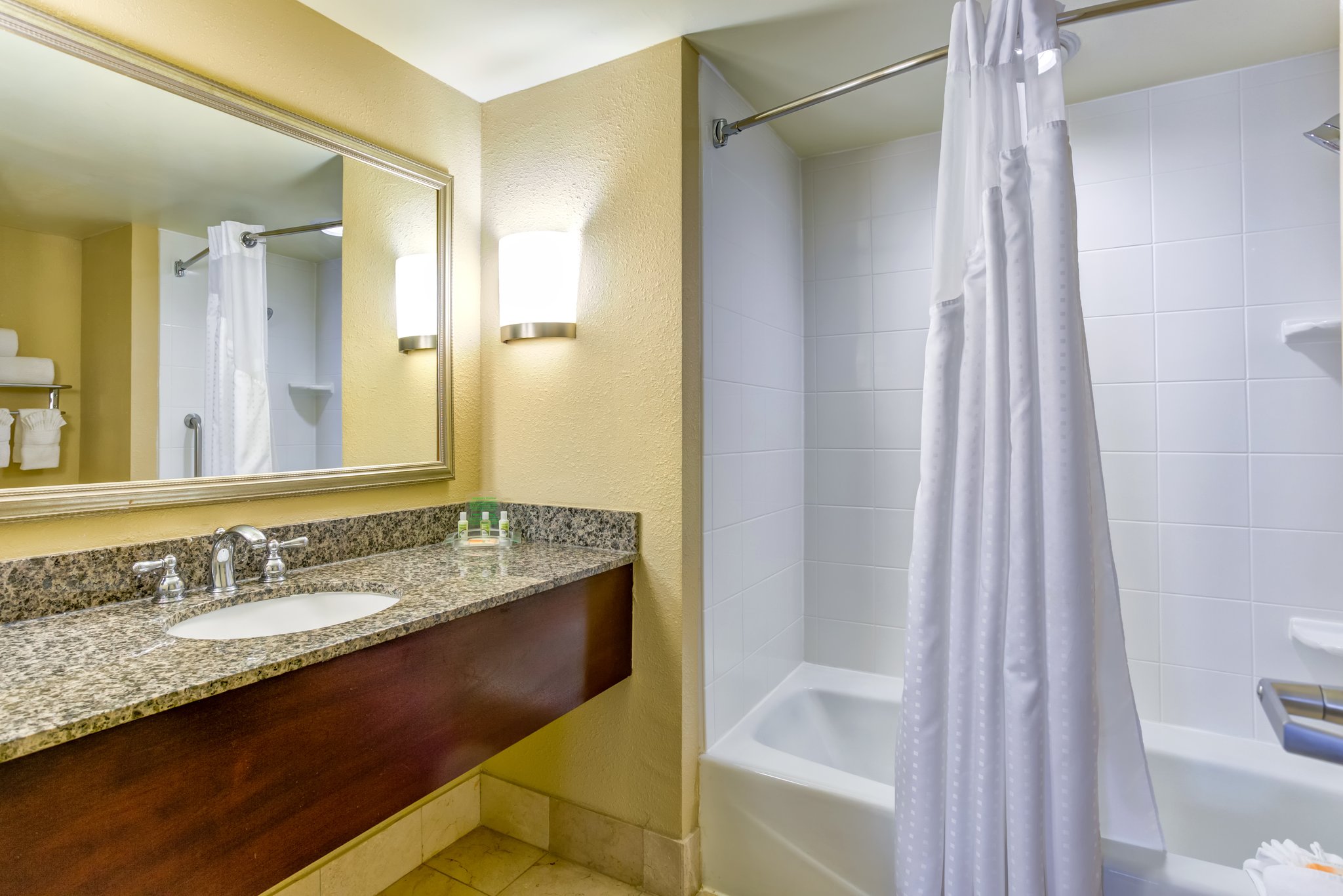 Holiday Inn Indianapolis North-Carmel - Tap to explore photos
