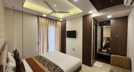 Shri Dhara Heaven Room Type - Deluxe with Balcony