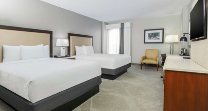 DoubleTree by Hilton Austin - University Area Room Type - 2 QUEENBED NONSMOKING VIEW