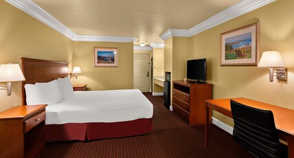 Best Western Willits Inn Room Type - 1 King Bed, Non-Smoking, Microwave And Refrigerator, Wi-Fi, Continental Breakfast Best Western Willits Inn Room Type - 1 King Bed, Non-Smoking, Microwave And Refrigerator, Wi-Fi, Continental Breakfast