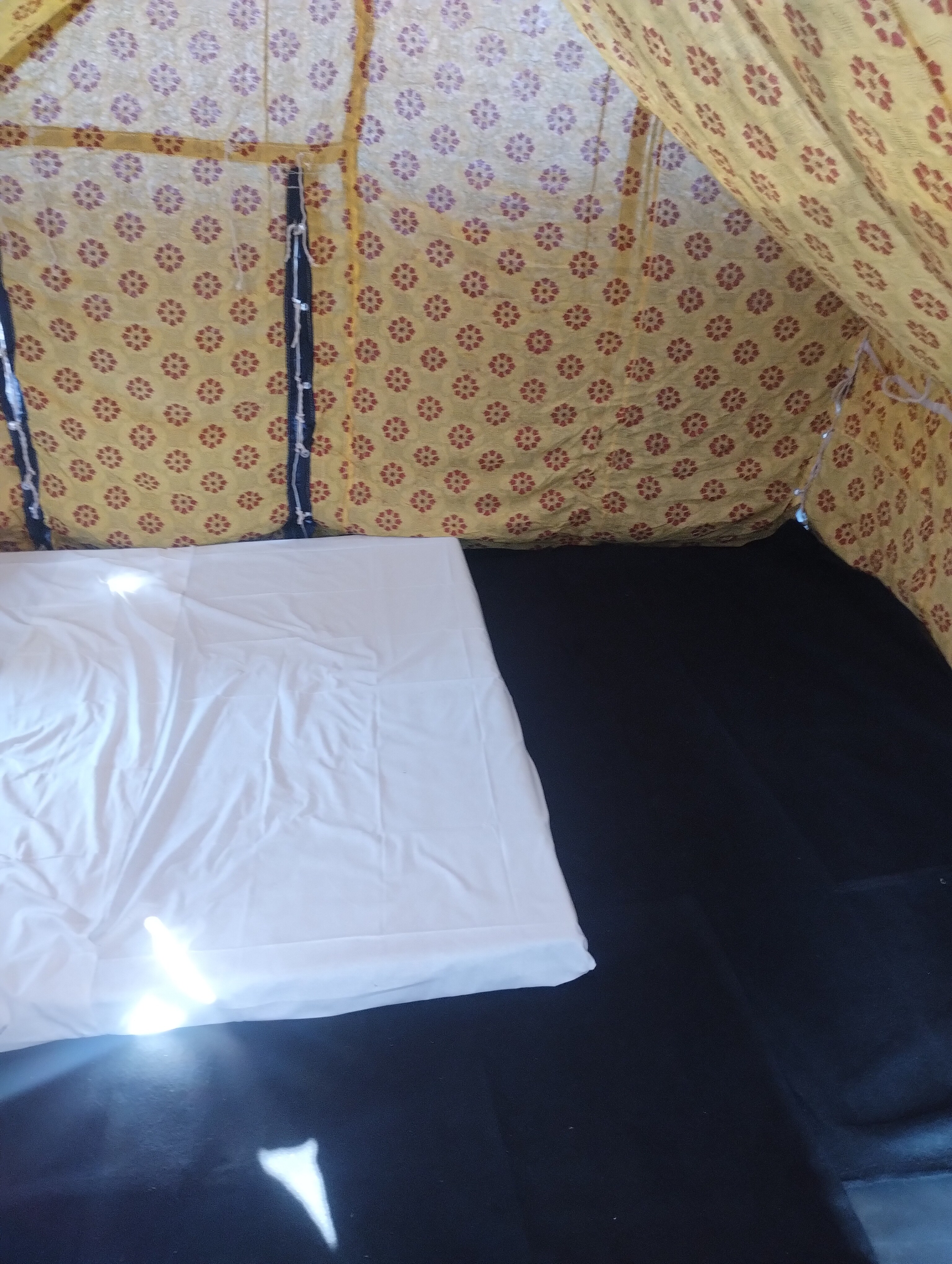 Budget tents sangam - Tap to explore photos