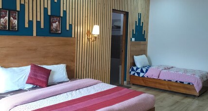 Looking mount Homestay Room Type - Triple Bed