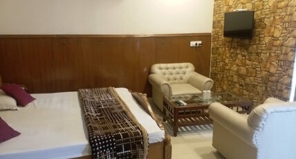 Hotel Janaks & Banquets Room Type - Deluxe Room