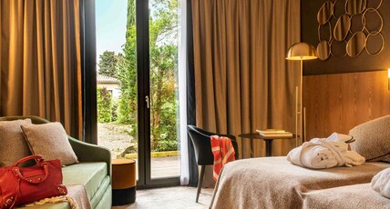 Mercure Carcassonne la Cite Hotel Room Type - PRM Privilege room with double bed and pullout bed
