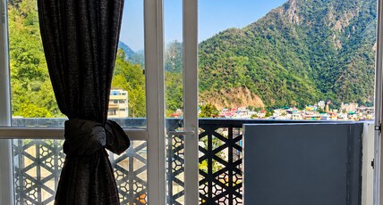 Hotel Tapovan Hills Room Type - Deluxe Room with Mountain view Balcony