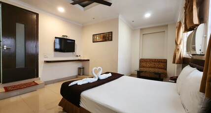 Hotel Al Sana 550 meters from Esplanade Metro Room Type - Executive Ac Room with Free Wifi Hotel Al Sana 550 meters from Esplanade Metro Room Type - Executive Ac Room with Free Wifi