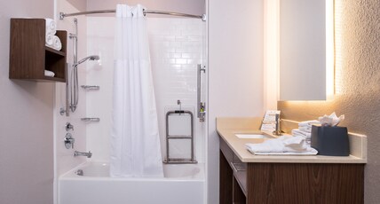 Staybridge Suites Pecos Room Type - 1 Queen Bed Studio Ste Mobil Access Tub