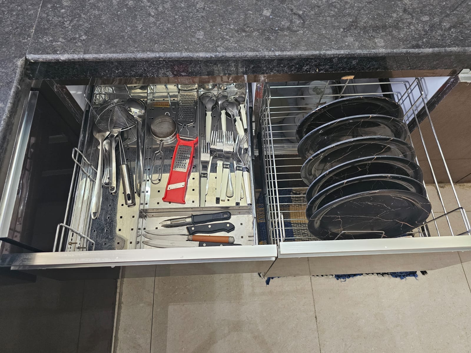 L201 3BHK in Krishna Nagar Lucknow - Tap to explore photos