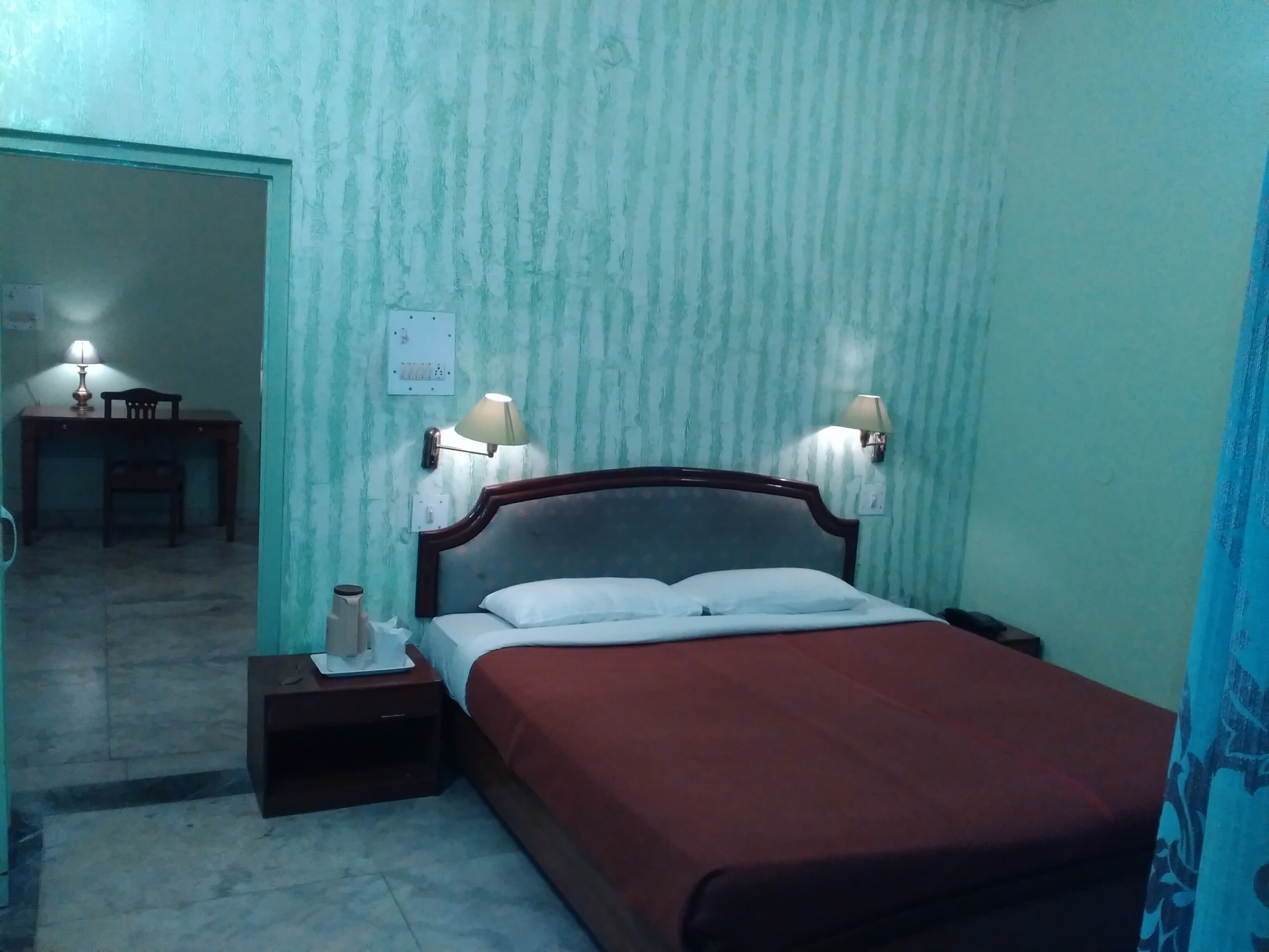 Hotel Devicos Plaza - Tap to explore photos