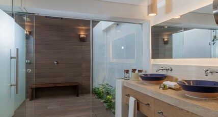 Presidente InterContinental Cozumel Resort & Spa Room Type - 1 King Premium Seafront Outdoor Shower