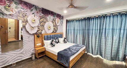 HOTEL DHUNNA REGENCY Room Type - GOLDEN FAMILY ROOM