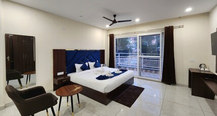 Raina's BnB Room Type - Premium Room | Balcony & View