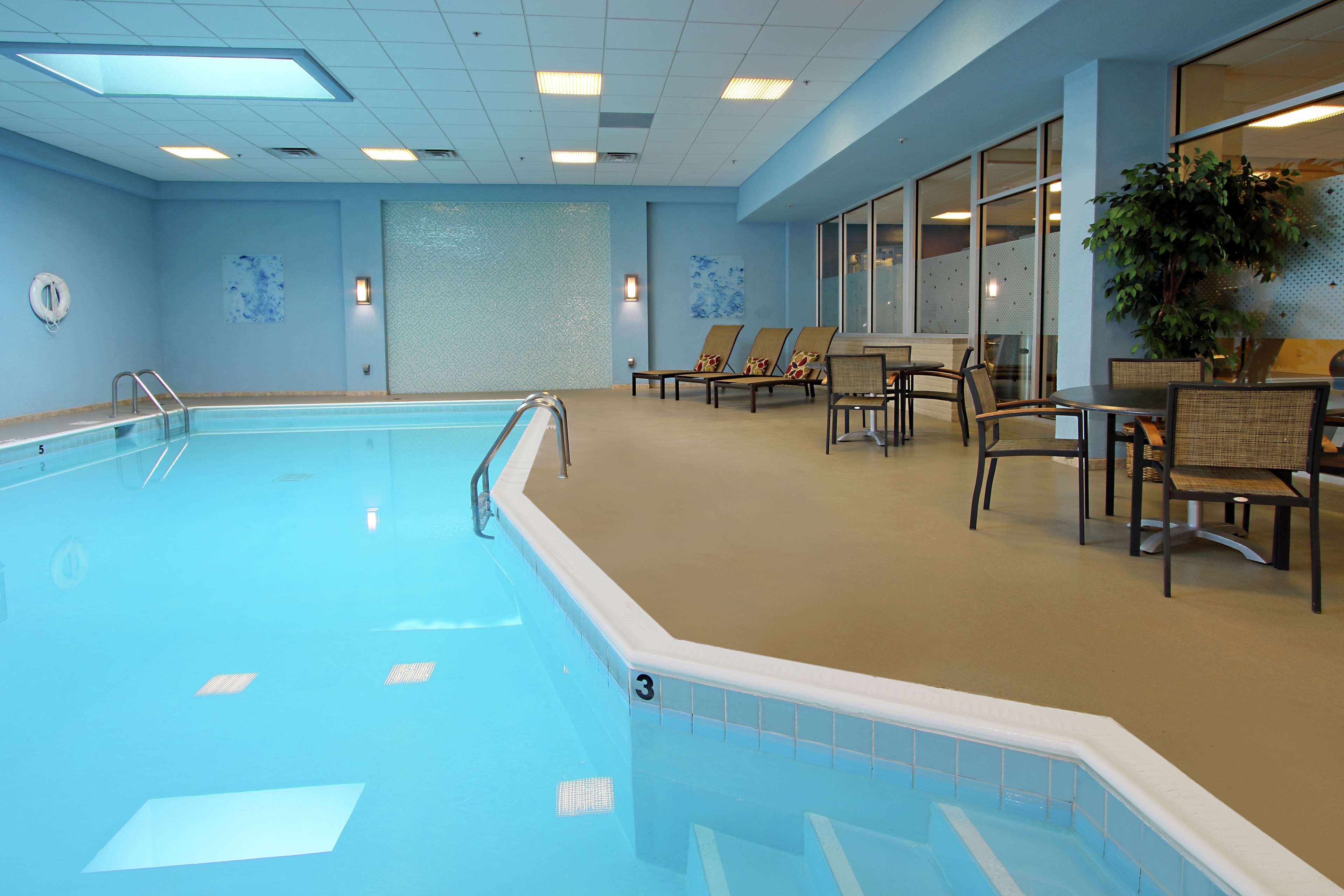 DoubleTree by Hilton Hotel Newark Ohio - Tap to explore photos