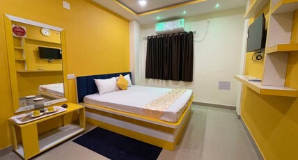 Hotel Sandhya View Room Type - Deluxe Room