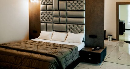 HOTEL PARTY HOUSE BY 100 BLU Room Type - ac room