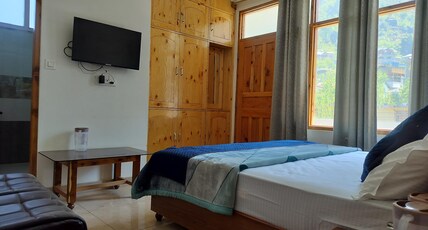 Hotel Midway inn Room Type - Deluxe Rooms With Balcony
