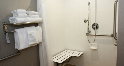 Holiday Inn Express & Suites CHENEY Room Type - 1 Queen Standard Comm Access Roll Shwr