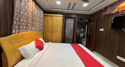 STAYMAKER DV Residency Room Type - Deluxe Double AC