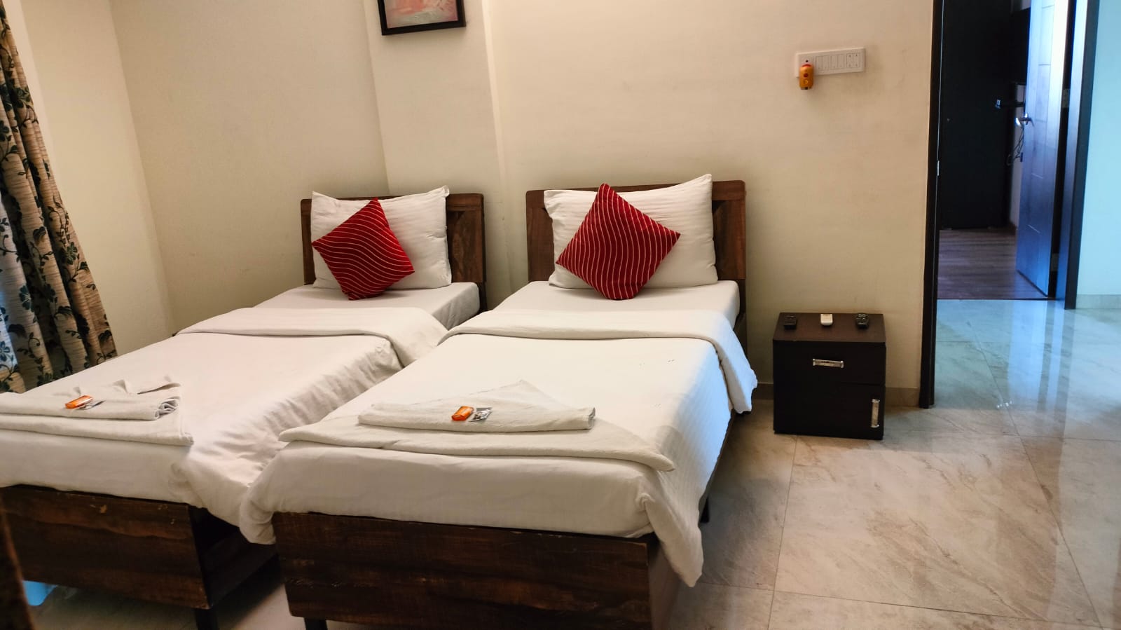 BFL Guest House Pune - Alfa Premio - Tap to explore photos
