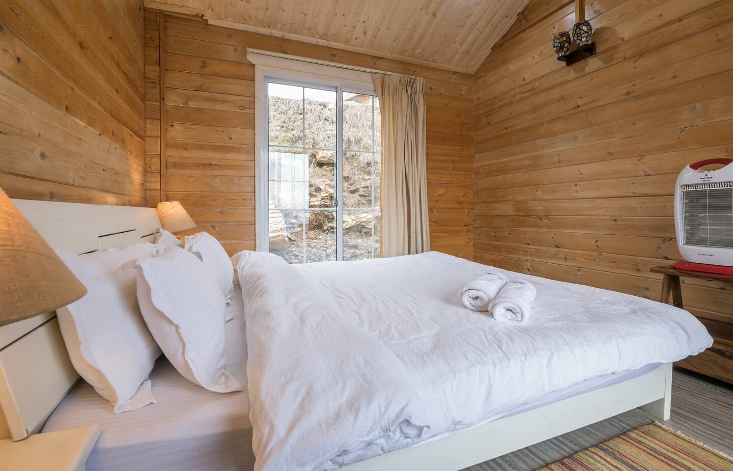 StayVista at Sara's Chalet - Tap to explore photos
