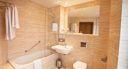 Holiday Inn LODZ Room Type - 1 King Standard High Floor Holiday Inn LODZ Room Type - 1 King Standard High Floor