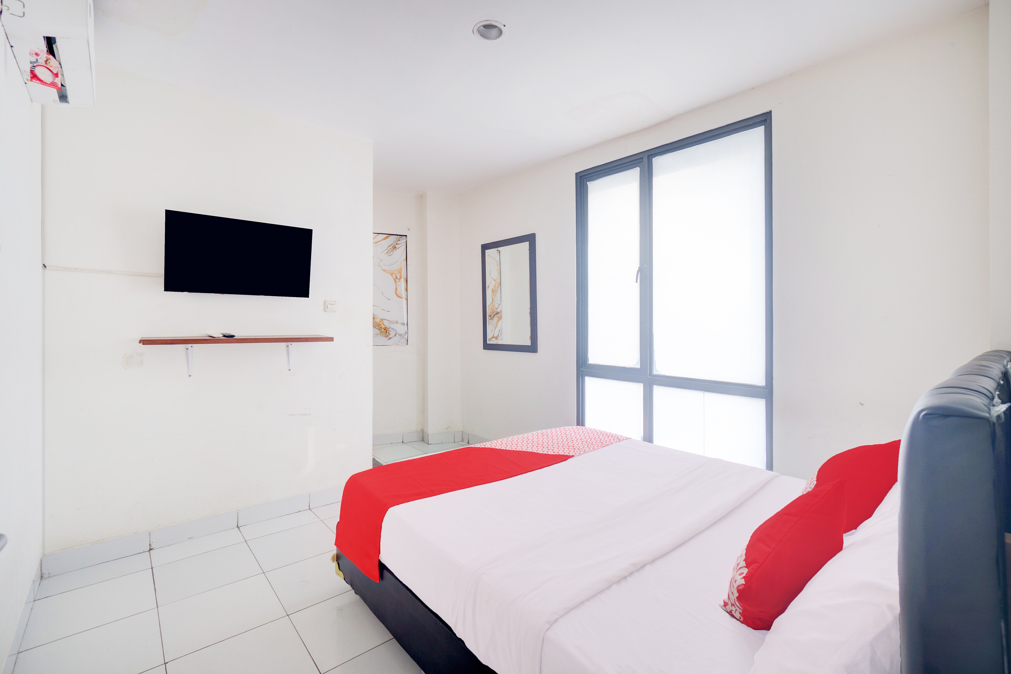 Hotel O J&B Smart Jatinegara - Tap to explore photos