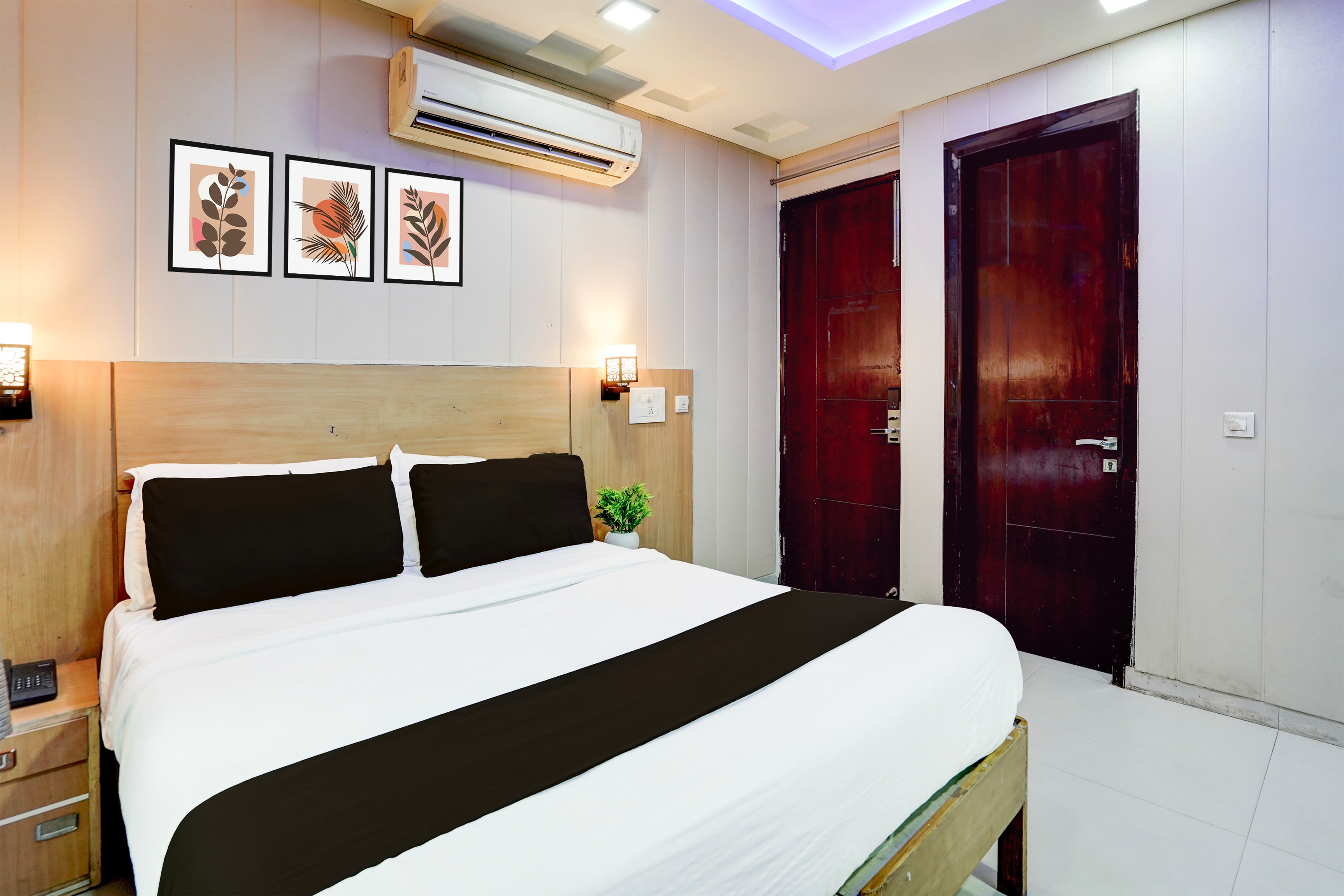Hotel O Rohini Sector 24 - Tap to explore photos