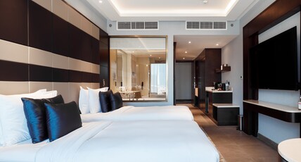Ramee Dream Hotel Downtown Room Type - Luxury King Room with Kitchenette:Balcony with Canal View