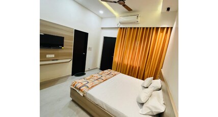 LOG INN BANARAS Room Type - STANDARD ROOM KING SIZE BED