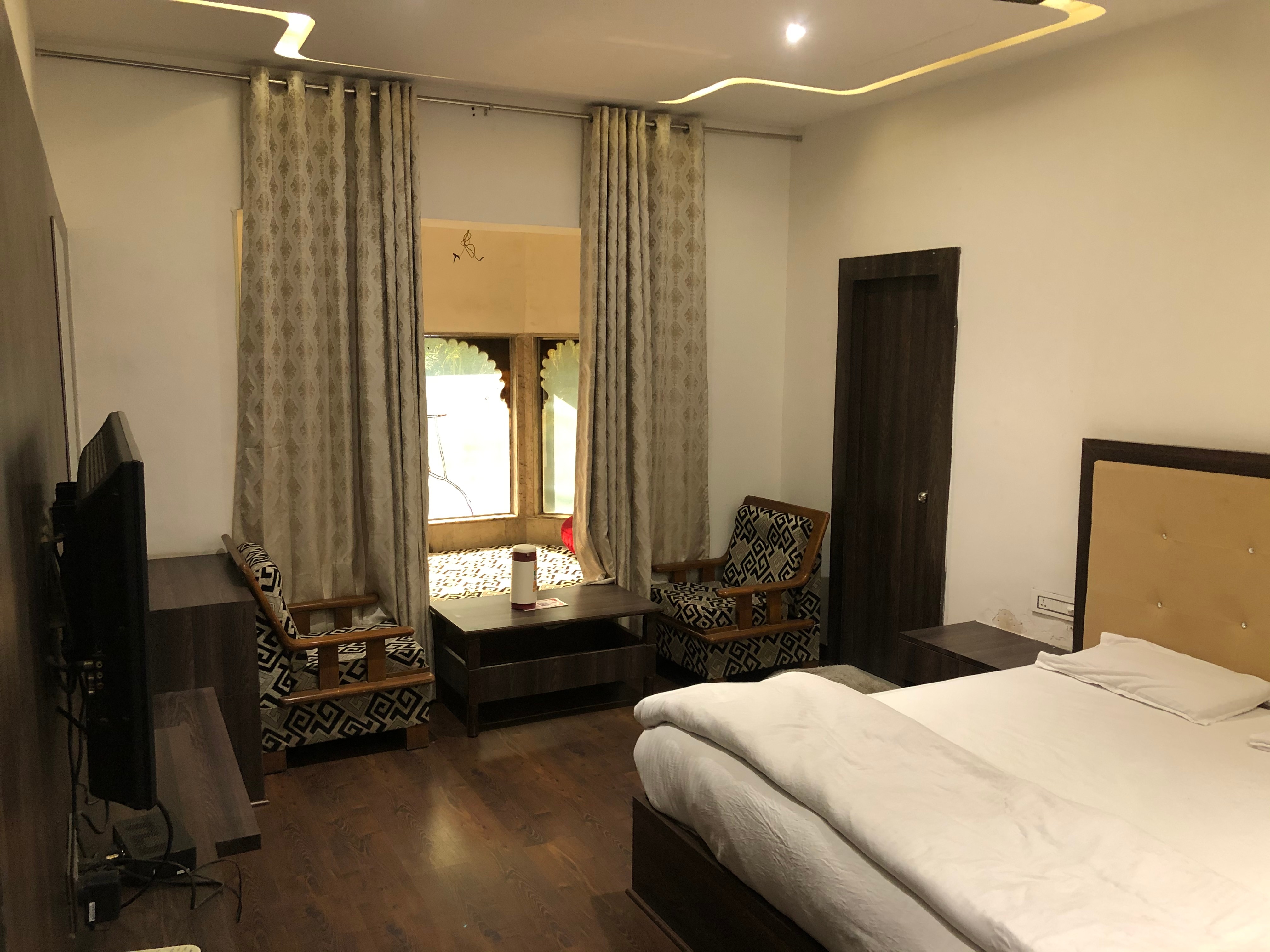 Hotel Rani Palace - Tap to explore photos