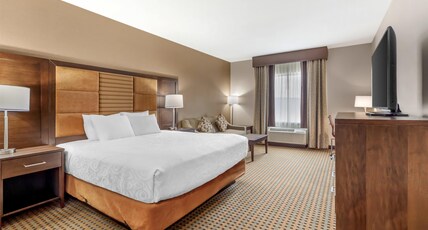 Best Western Plus Hinton Inn & Suites Room Type - Accessible - 1 King, Mobility Accessible, Roll In Shower, Sofabed, Non-Smoking, Full Breakfast