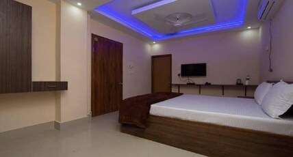 HOTEL CITY CENTRE Room Type - standard double queen non ac