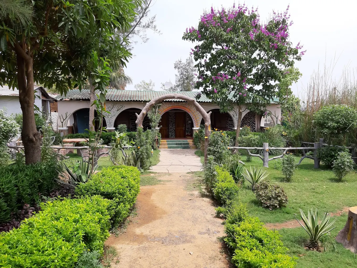 Hotel Pines Resort
