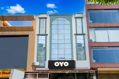Hotel O WHITE SWAN