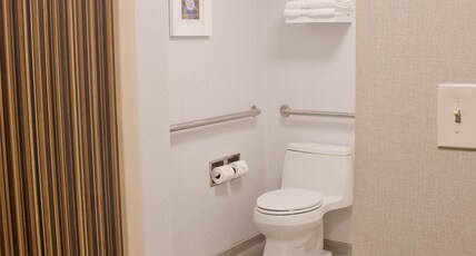 Hampton Inn & Suites by Hilton Denver-Speer Boulevard Room Type - 2 QNS ACC TUB SUITE NOSMOK