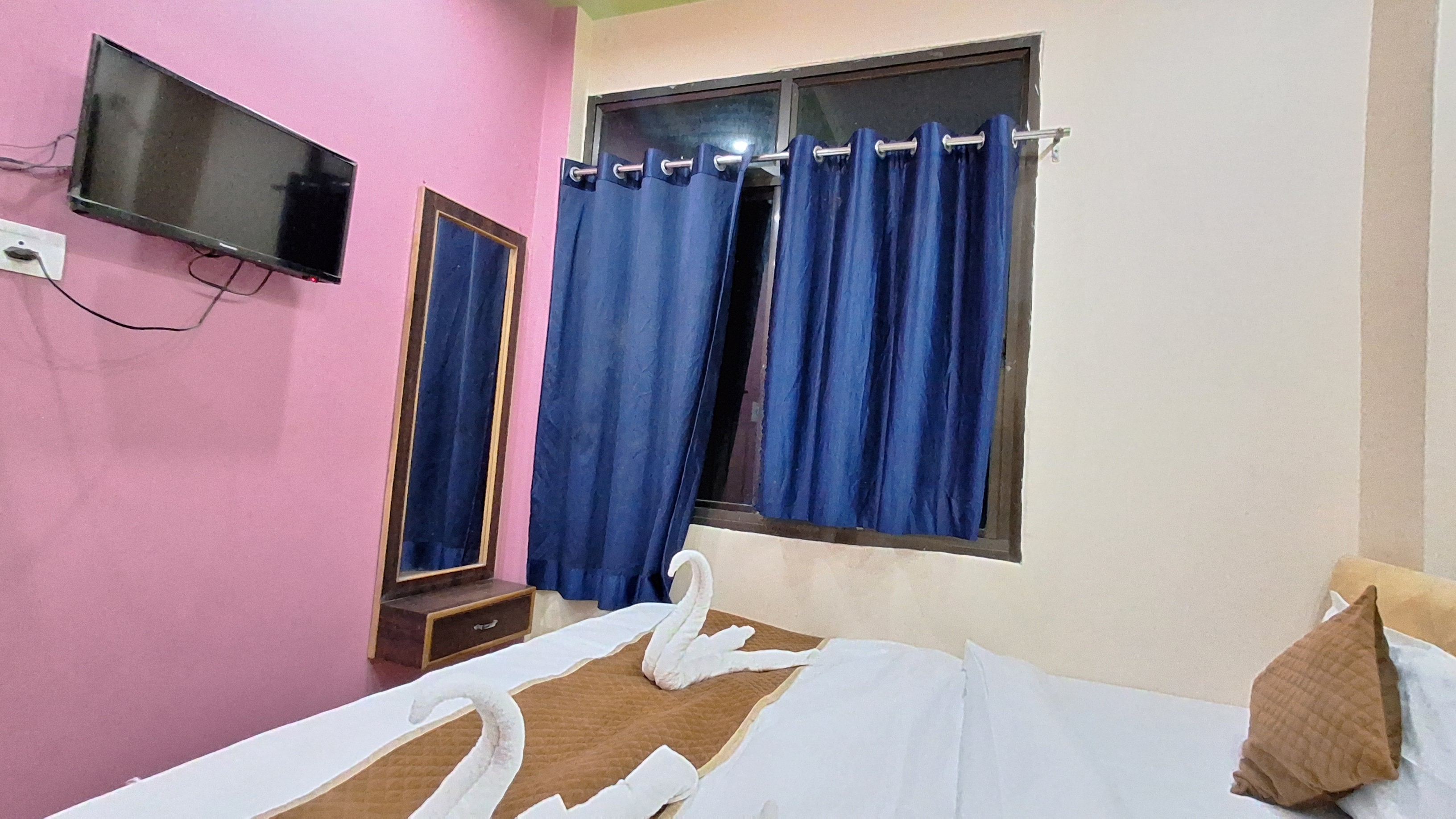 Shree Balaji Paying Guest House - Tap to explore photos