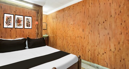 Hotel O Chowrasta Near Congress Bhavan Room Type - Super Deluxe Room