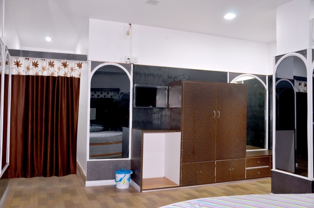 Hotel Mayuree - Tap to explore photos