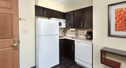 Staybridge Suites CHICAGO -- GLENVIEW, an IHG hotel Room Type - 1 Queen Studio Suite
