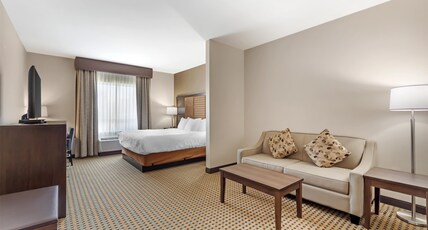 Best Western Plus Hinton Inn & Suites Room Type - Suite-1 King Bed, Non-Smoking, 50 Inch Led Television, Microwave, Refrigerator, Sofabed, Full Breakf
