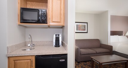 Holiday Inn Express & Suites YANKTON Room Type - 2 Queen Suite Sofa Bed