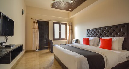 Nakshatra Resort Shimla (Kunihar) Room Type - Deluxe Room (AC)